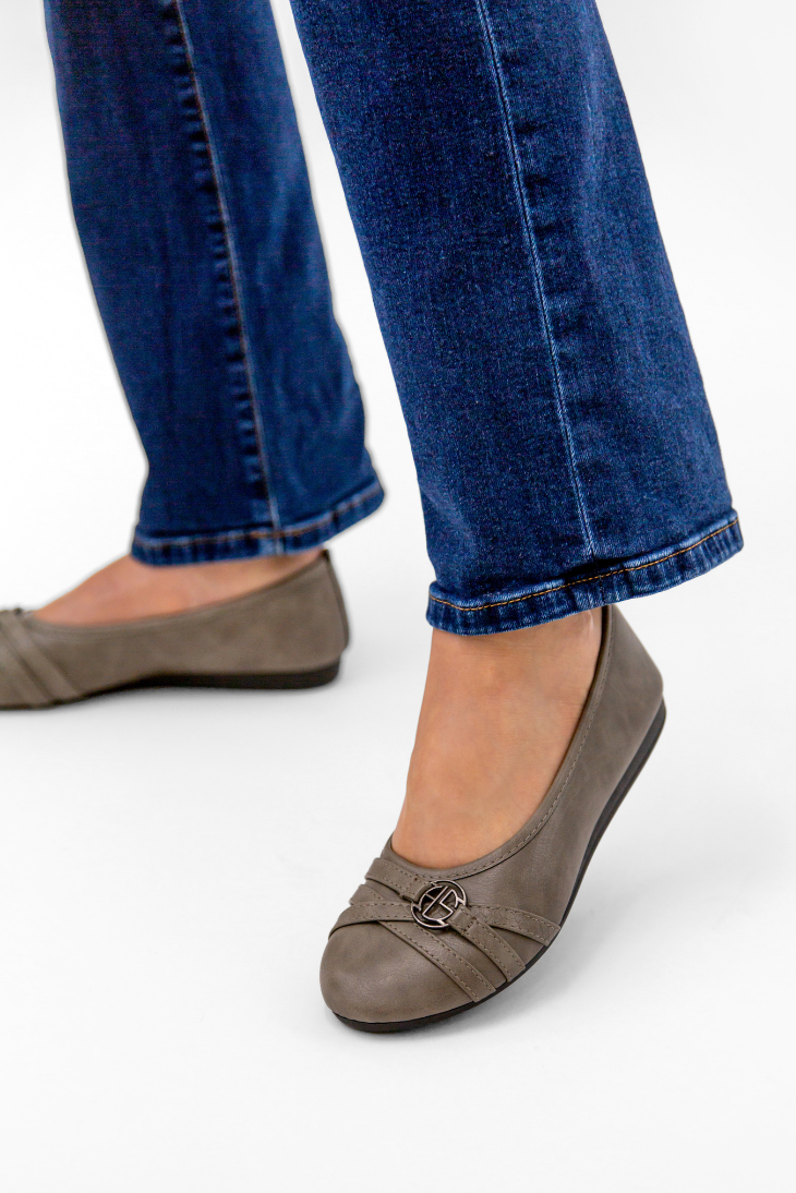 Round Toe Ornament Strap Ballet Flats (Alina)