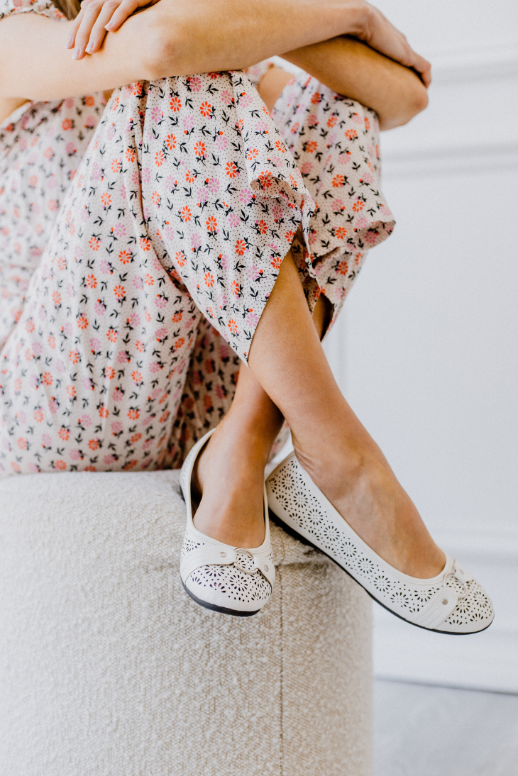 Round Toe Cut Out O-Ring Band Flats (Giovana)